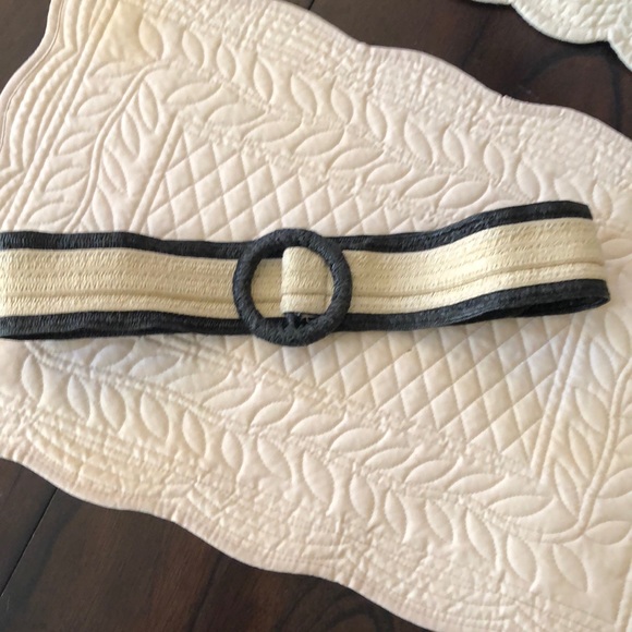 Adjustable round buckle, lightweight soft rattan look and feel belt - Picture 1 of 6